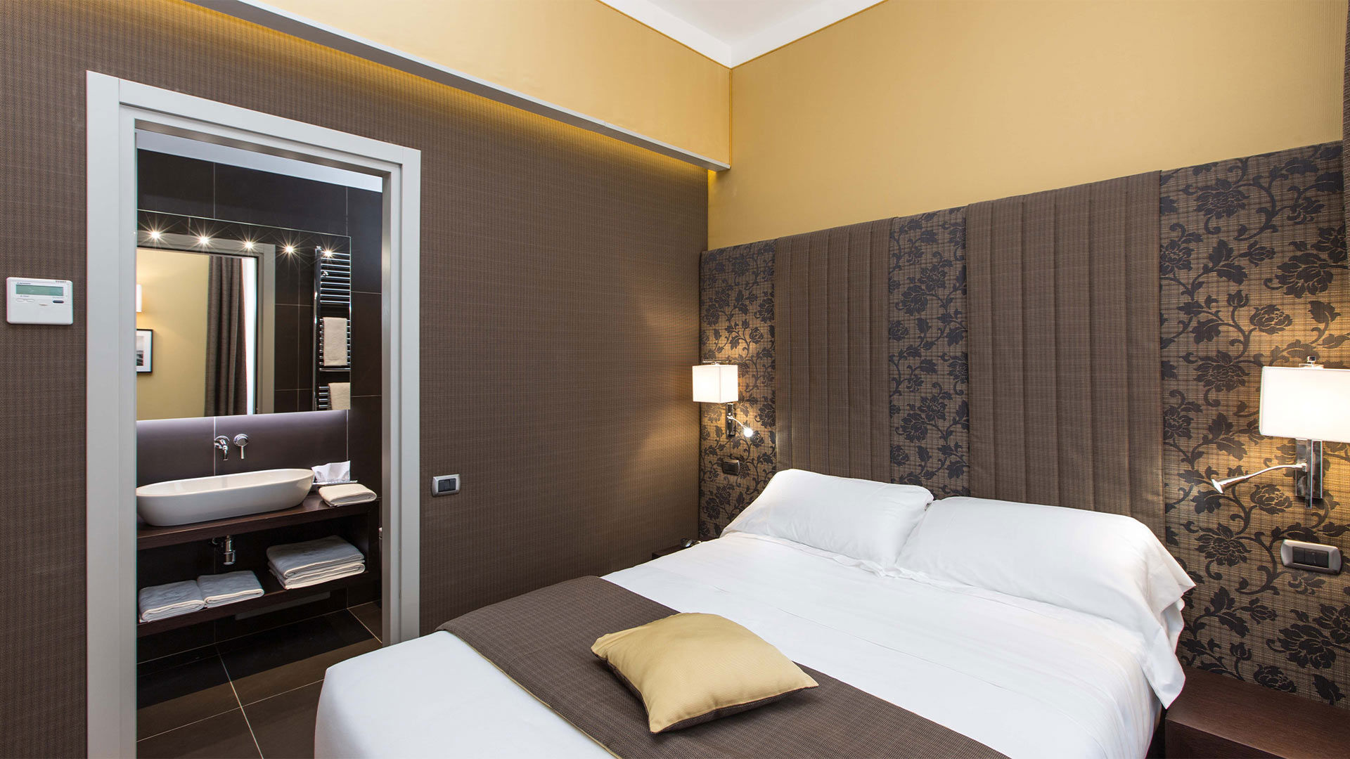 Standard room French bed 1