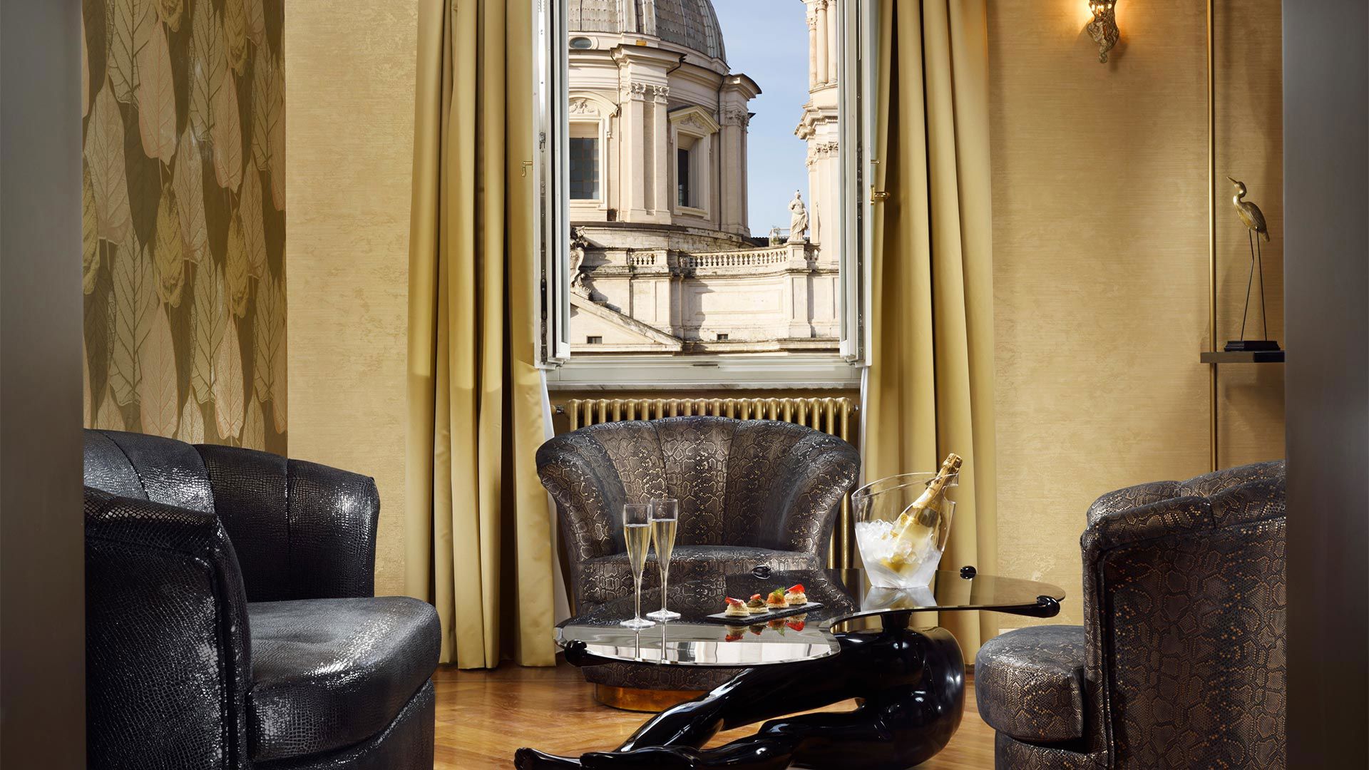 Royal Suite with a view 4