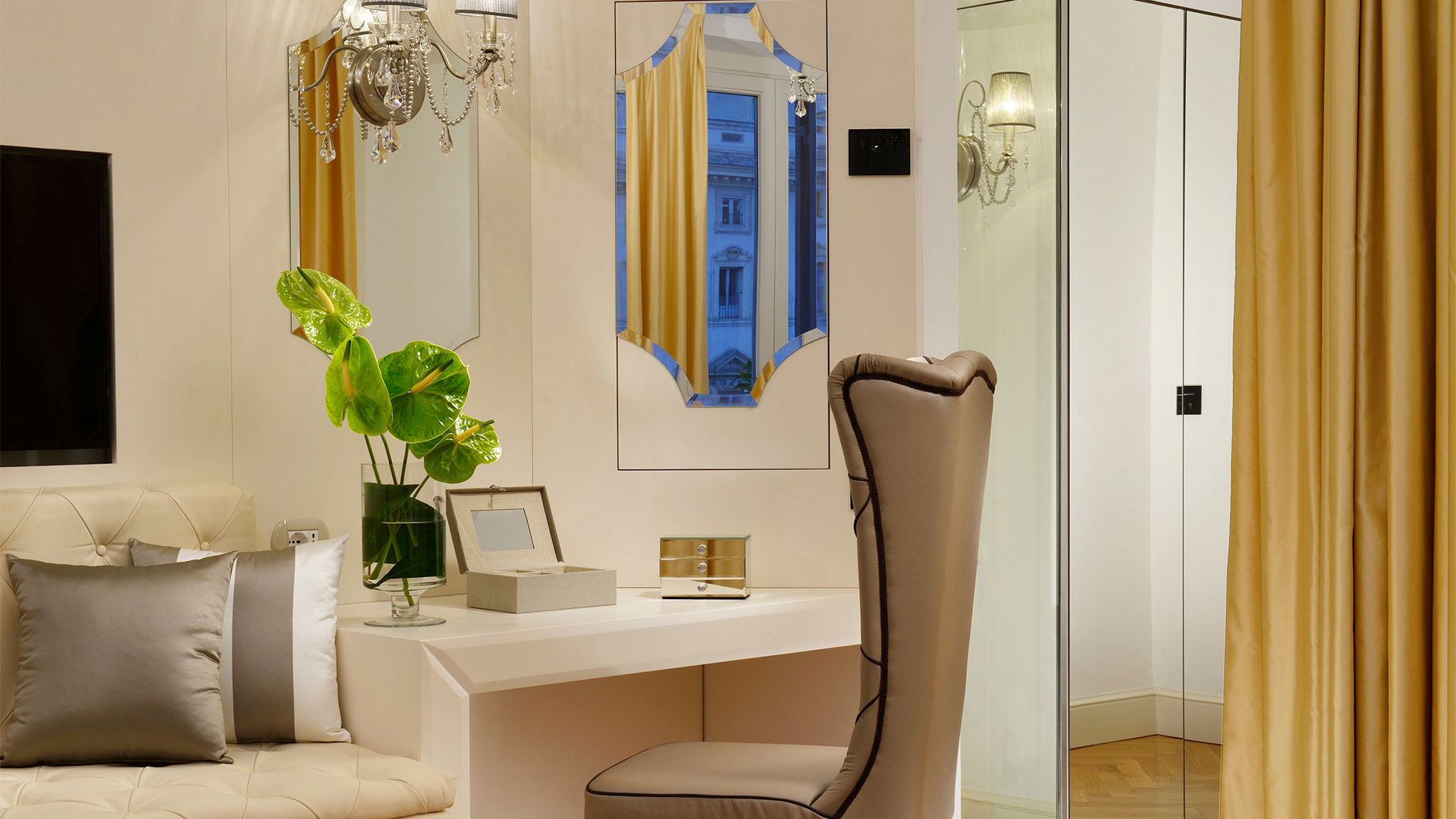 Junior Suite with View 4