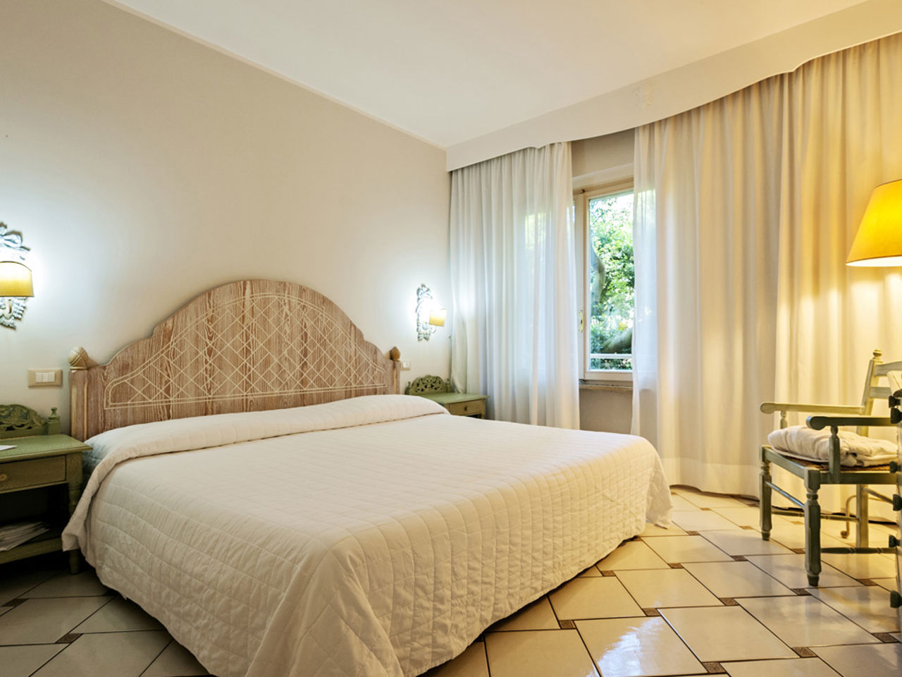 Suite with Patio and Pinewood View 4