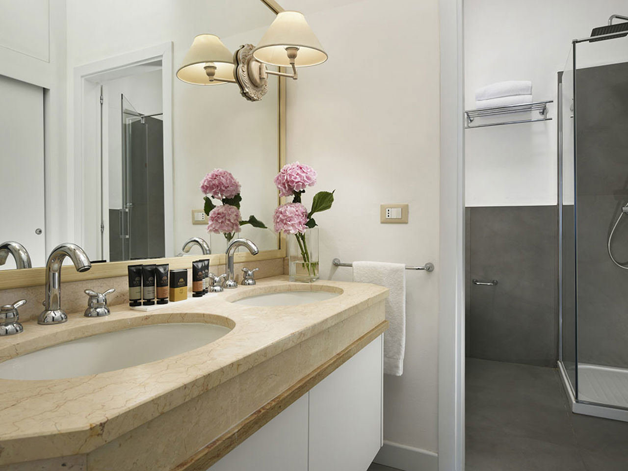 Junior Suite with Patio and Pinewood View 5
