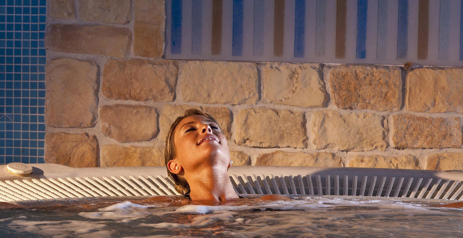 Thermal-Wellness - In unserem Spa können Sie profitieren das Thermalwasser reich an Mineralien