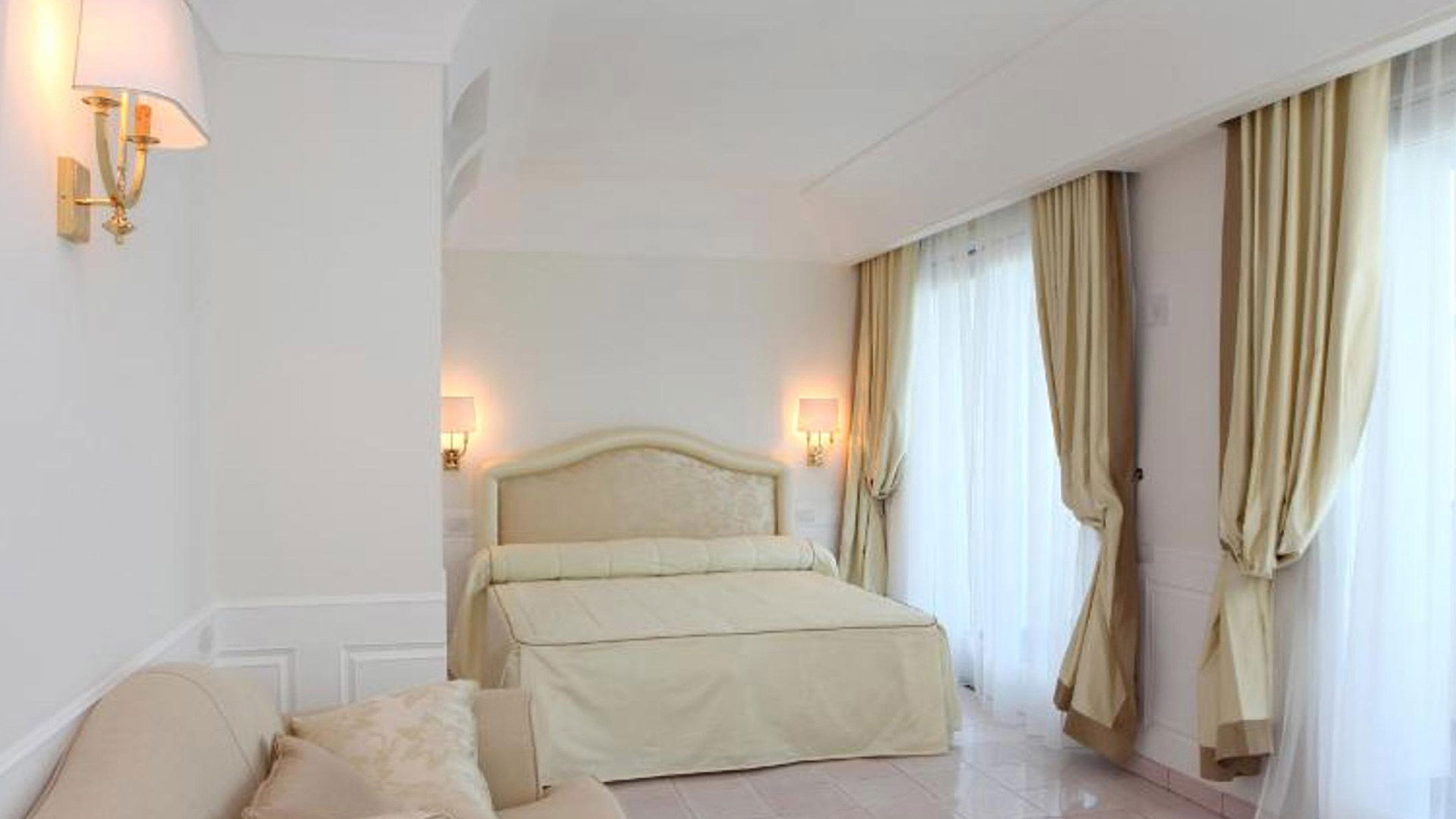 Deluxe Room 1
