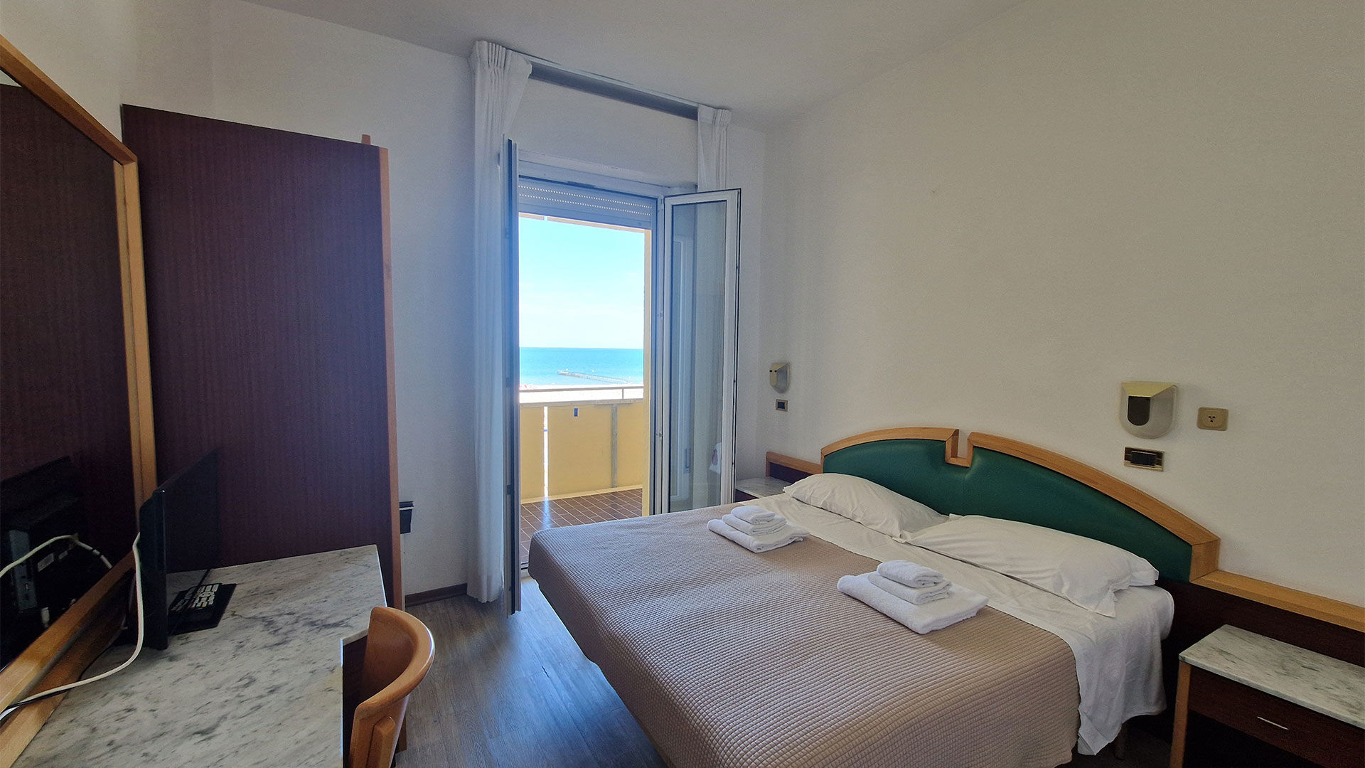 Front Sea View Double Room 1