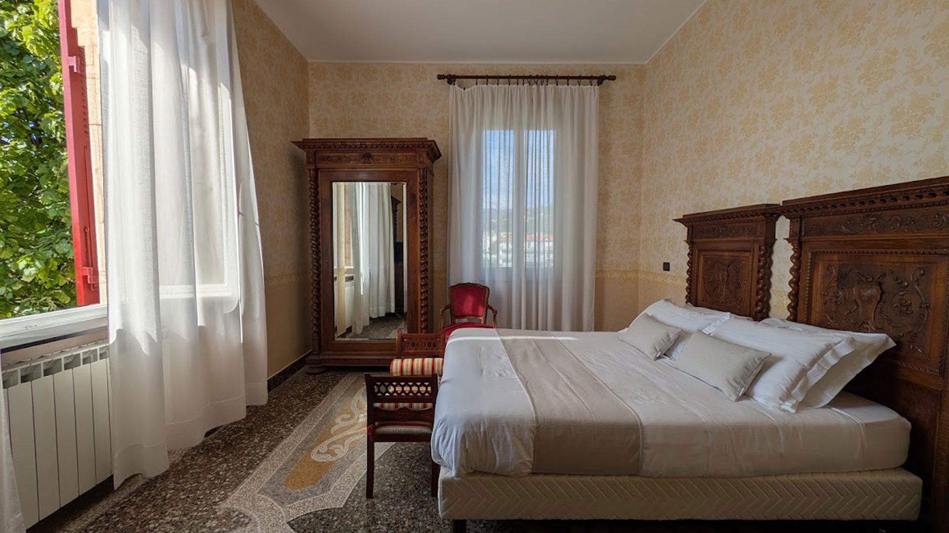 Deluxe Room 1
