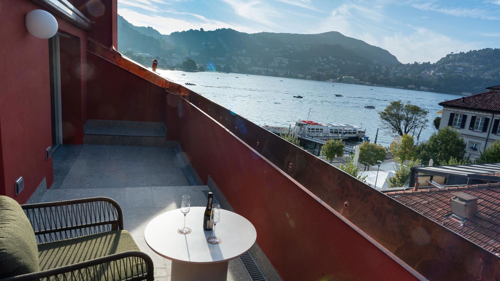 Rooftop Lake View Terrace Suite  2