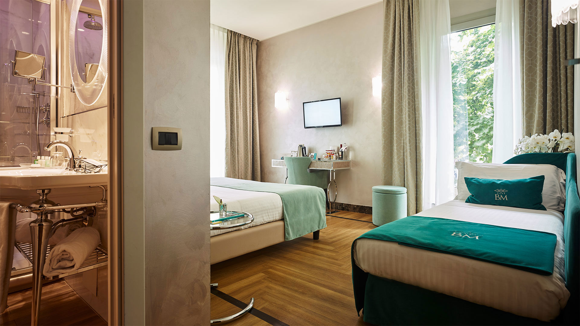 Exclusive Corner Room 1