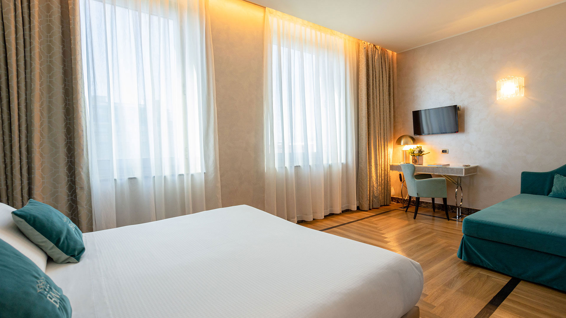 Exclusive Corner Room 4