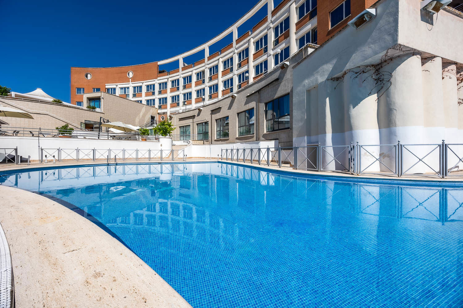 Hotel 6