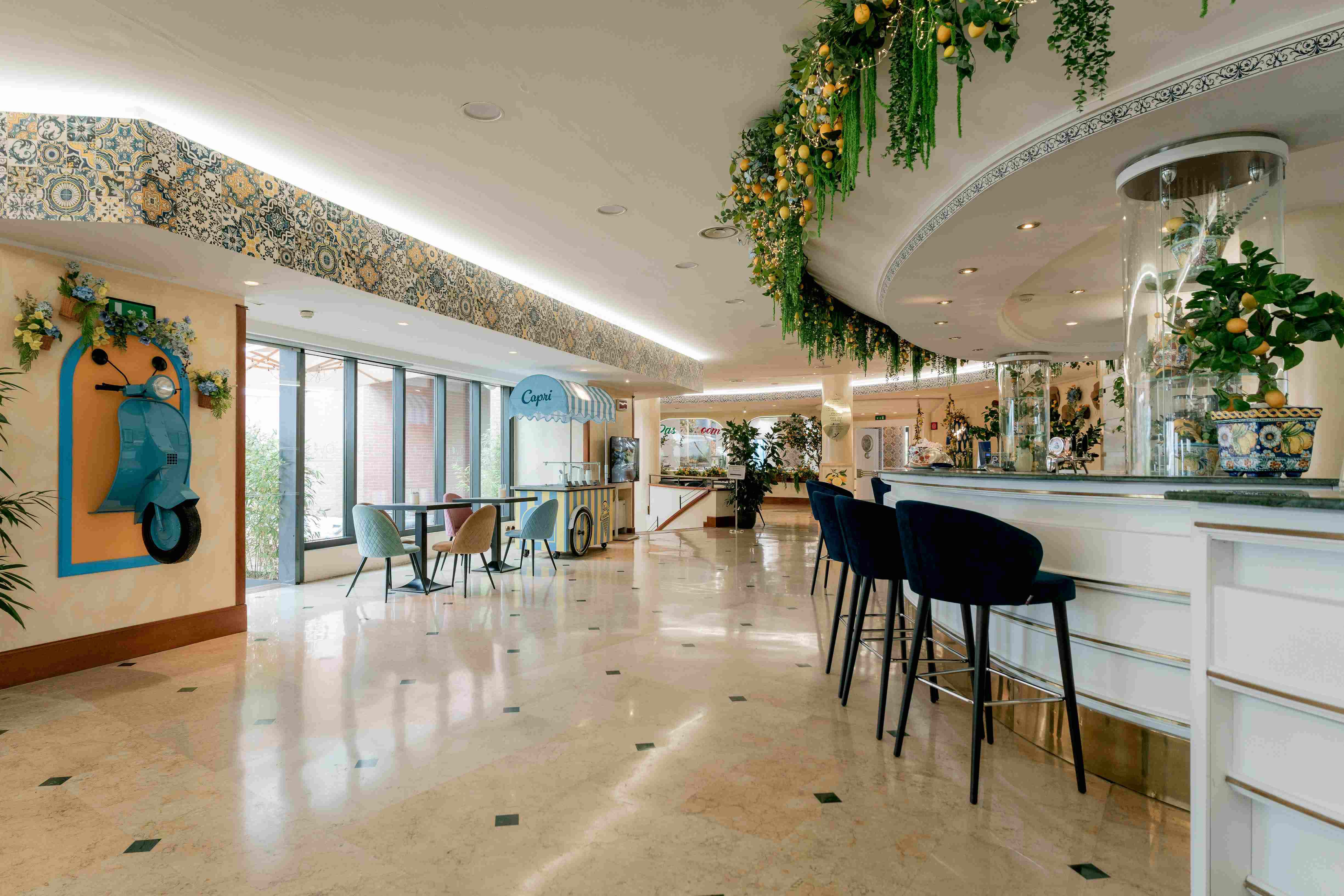 Piazzetta Capri Bar 1