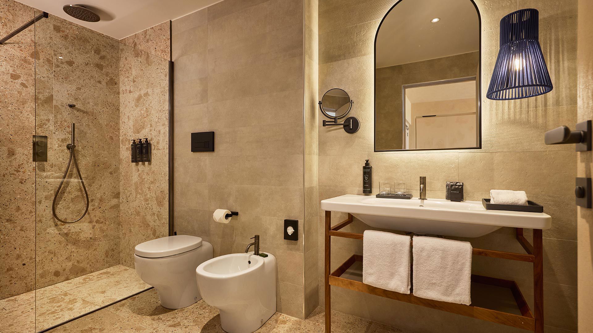 Grand Deluxe King Room 3