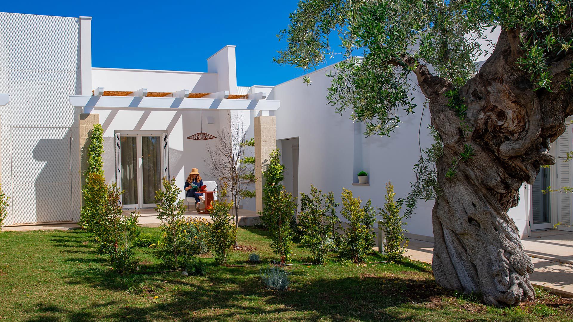 Grand Deluxe King Room 2