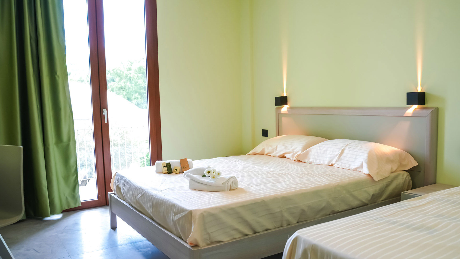 Camera Matrimoniale con accesso disabili (con balcone) 1