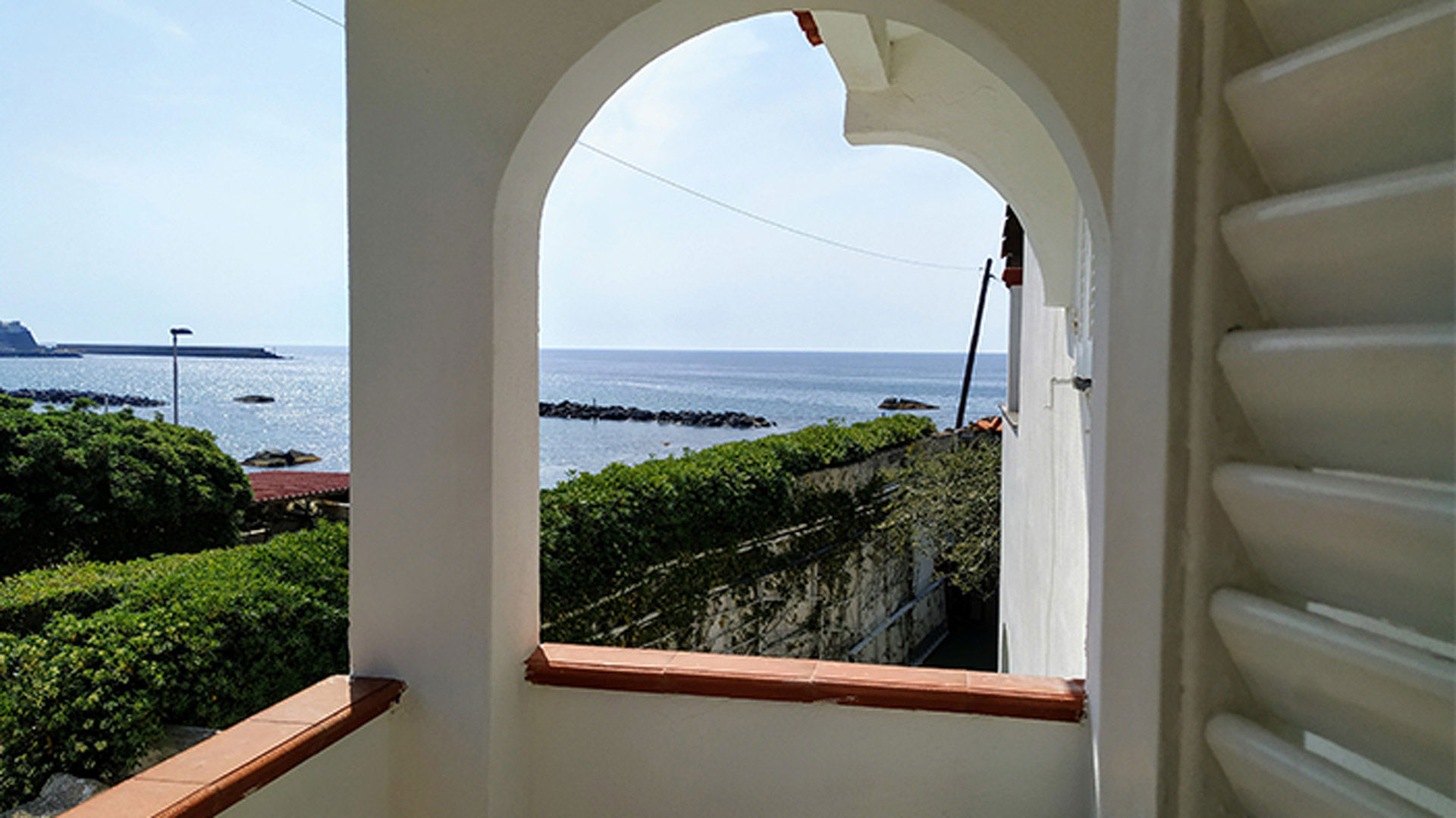 Quadruple Room with Side Sea View 3