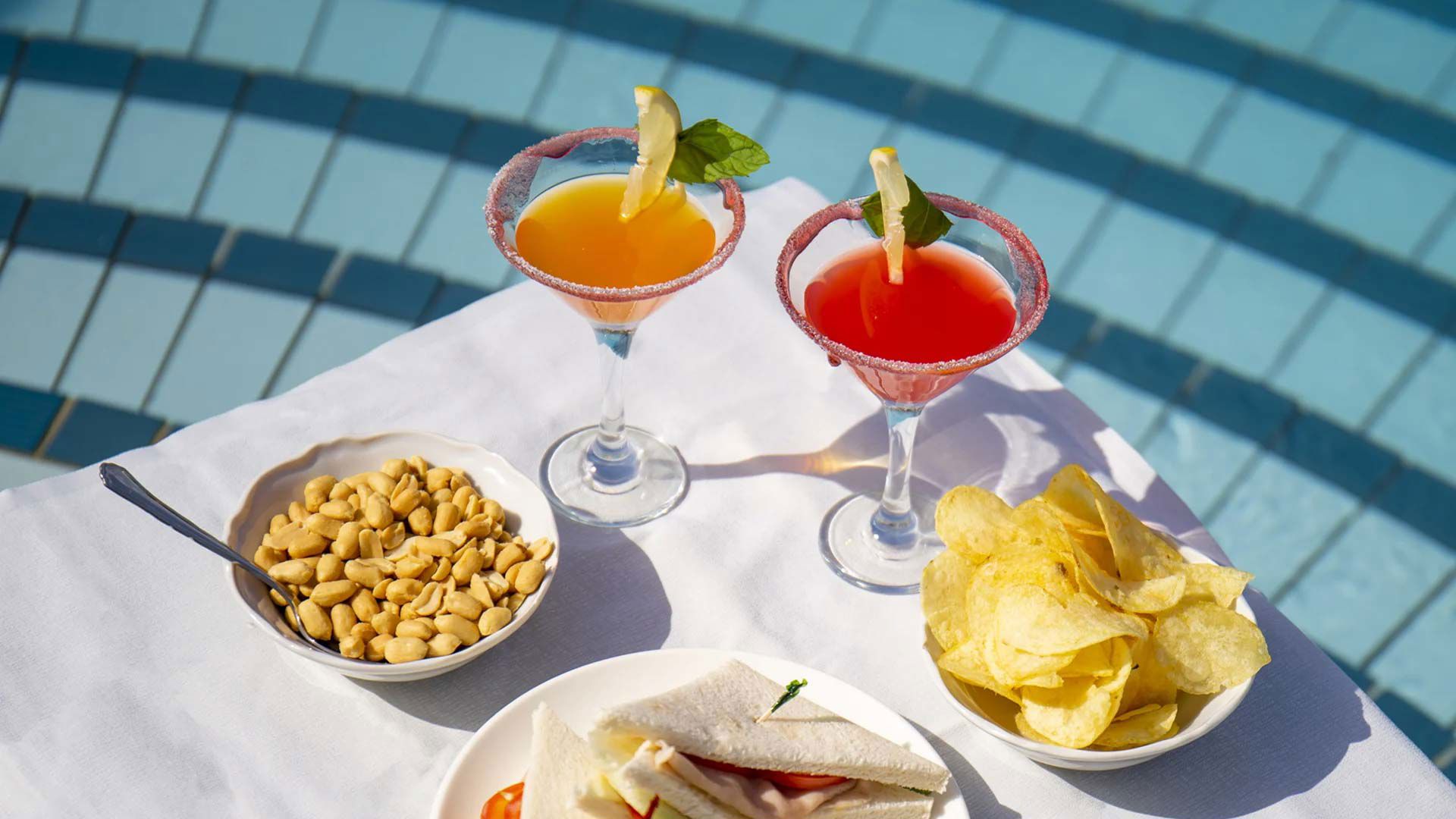 The bar of Hotel Villa Romana 6