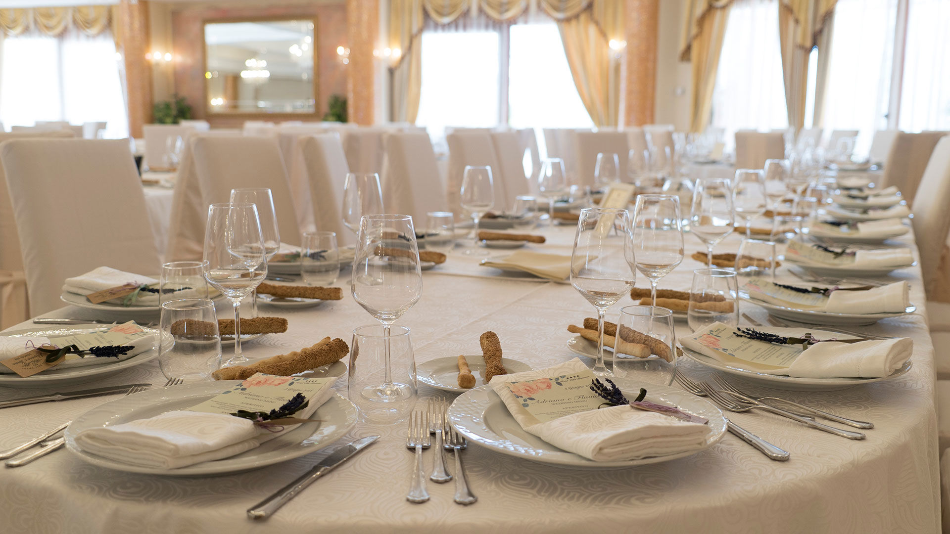 Un menu curato e una suggestiva vista sulla spiaggia dell’hotel 6