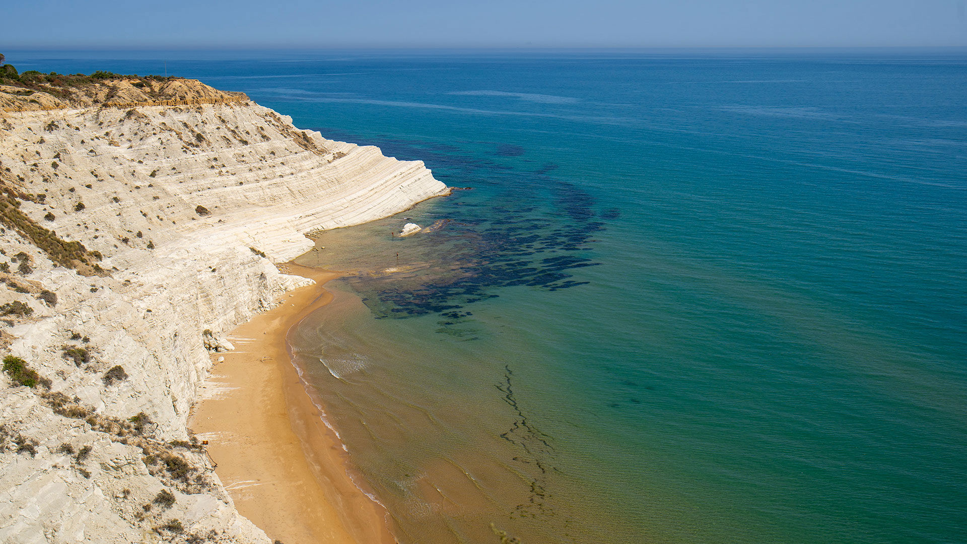 A tongue of sand between white rocks and the Mediterranean 3