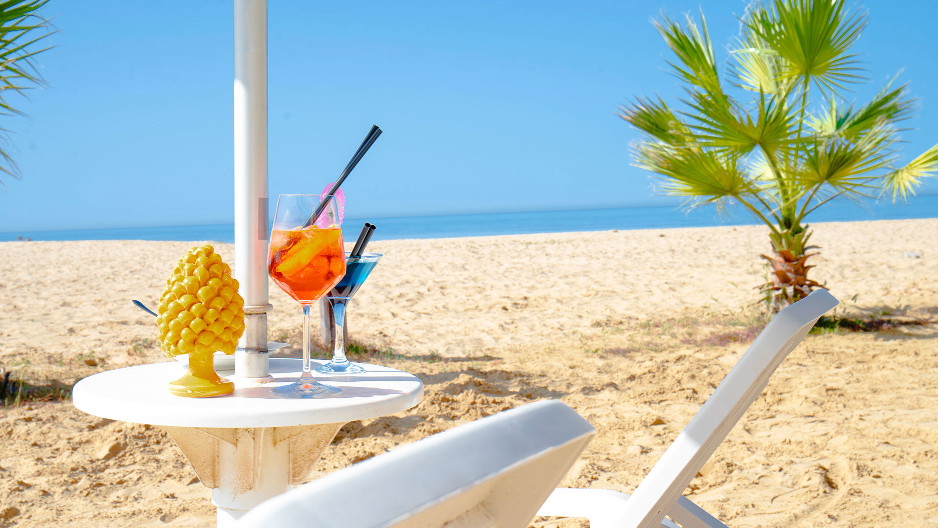 La spiaggia privata di Hotel Villa Romana 6