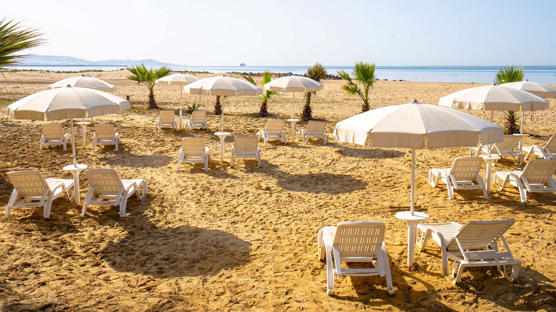 The private beach of Hotel Villa Romana 4