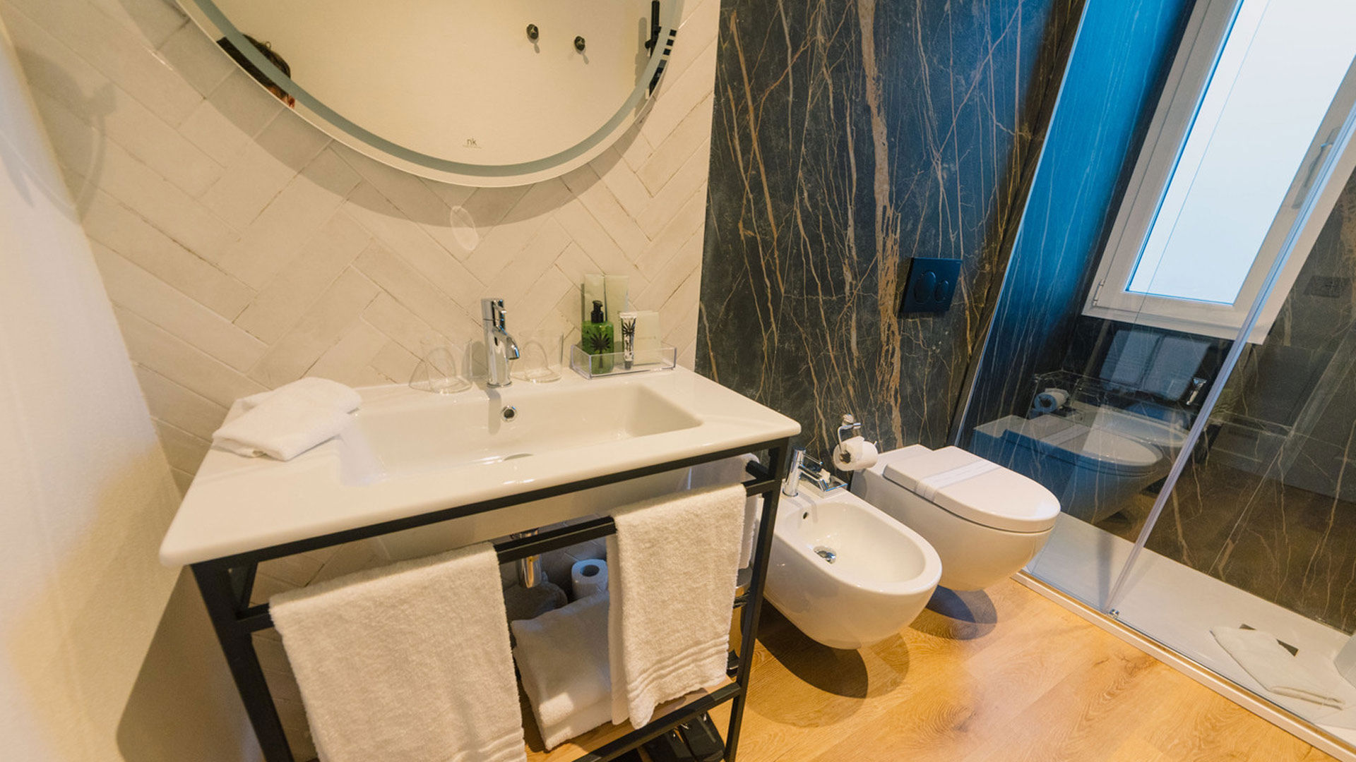 Camera Deluxe vista laterale 3