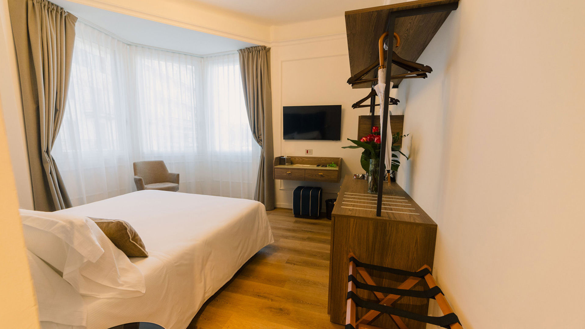 Camera Deluxe vista laterale 2