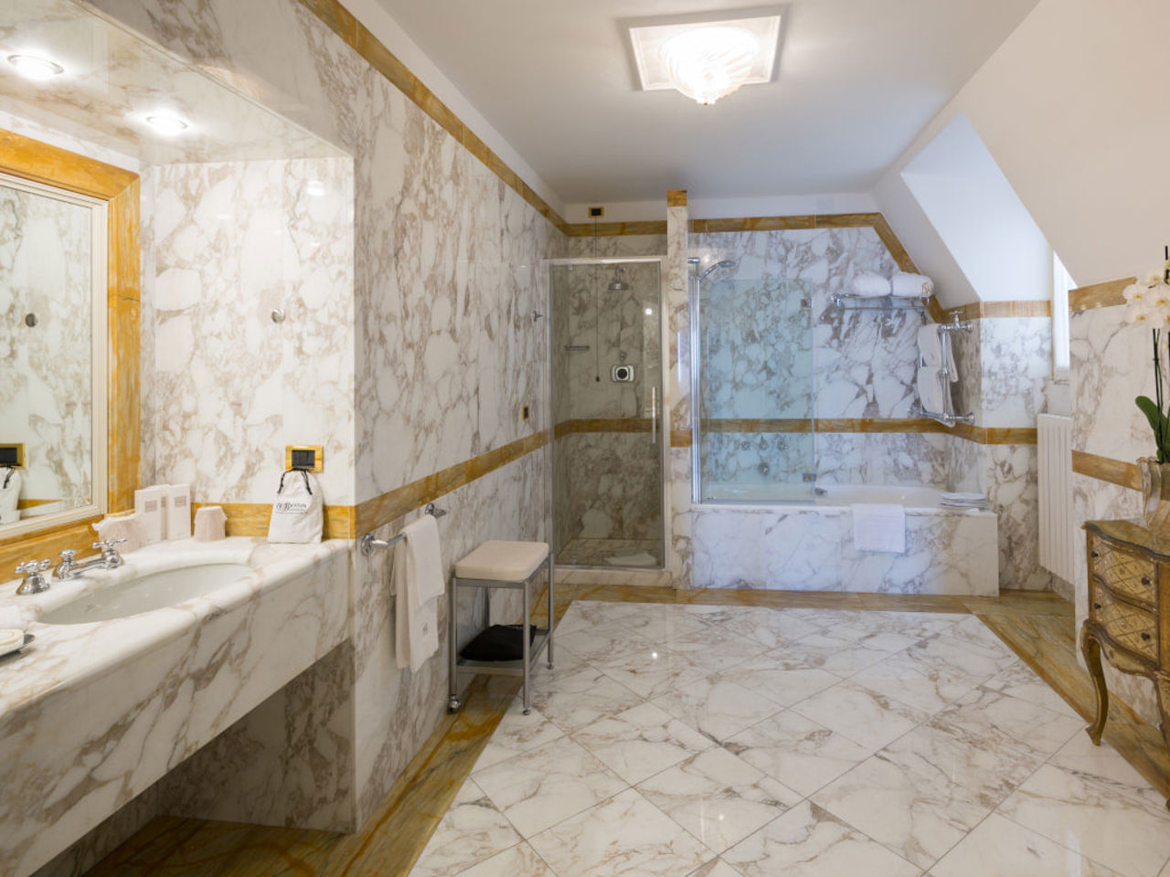 Tower Suite 16
