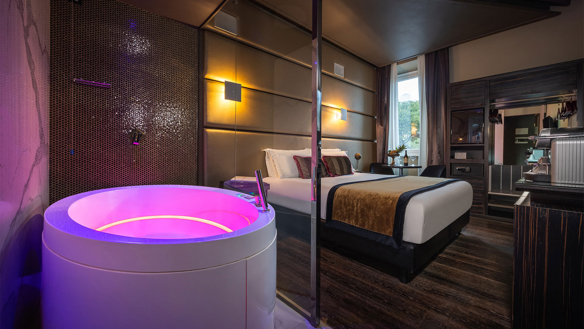 Deluxe with Bathtube 10