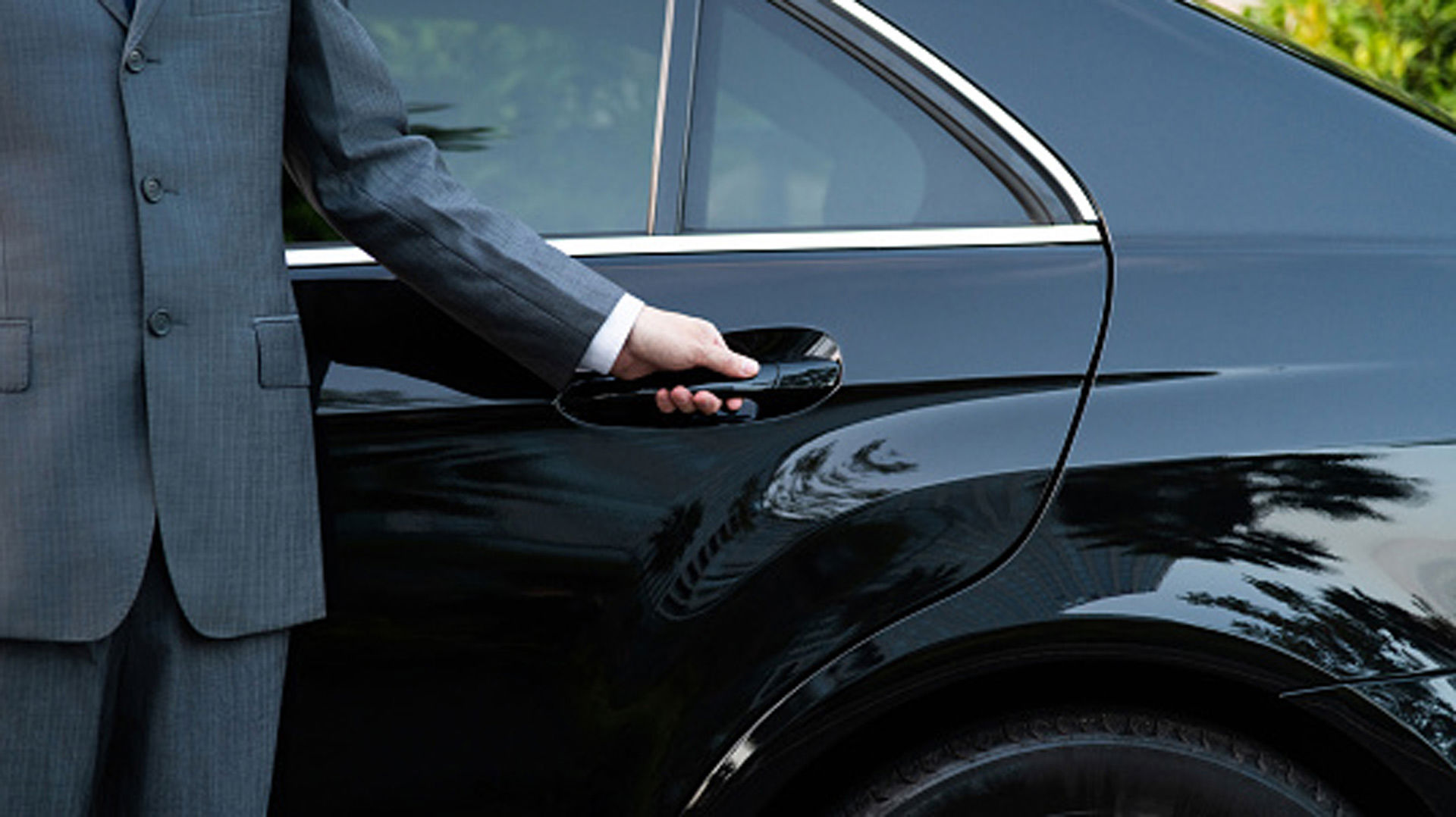 Airport Transfers & Chauffeur Service 1