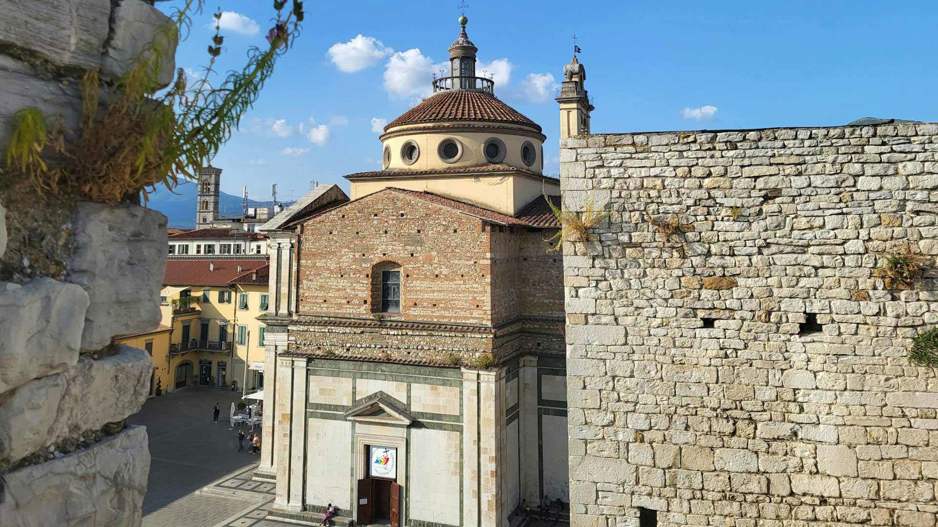 Discover the surroundings 0