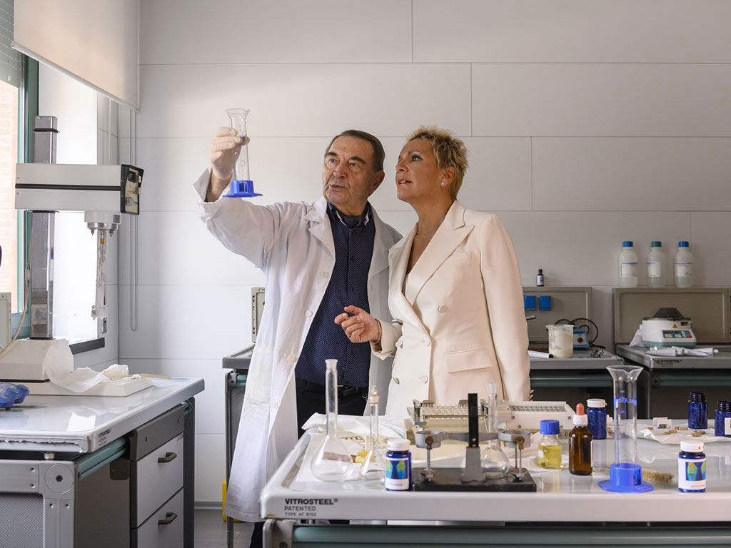 Lucia Magnani 1 Lucia Magnani 1