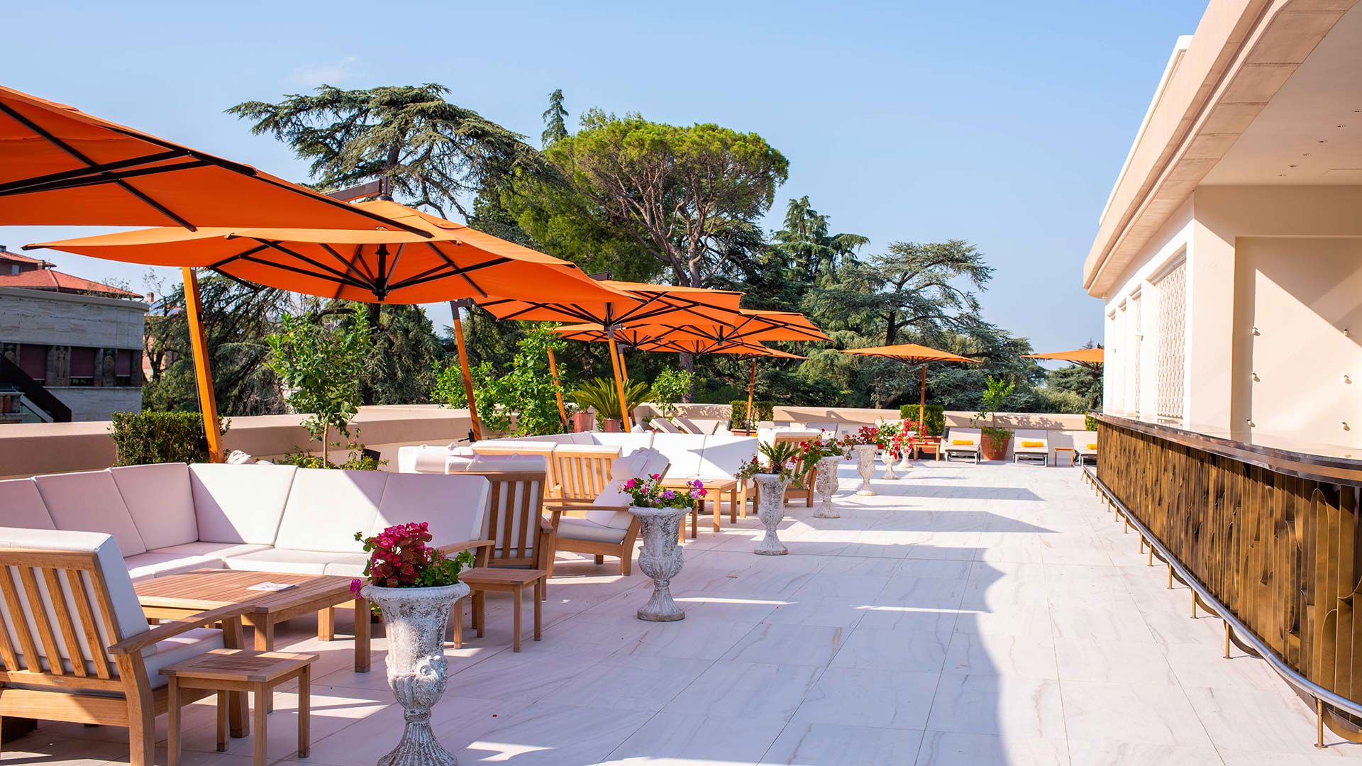 Solarium & Sky Bar 1