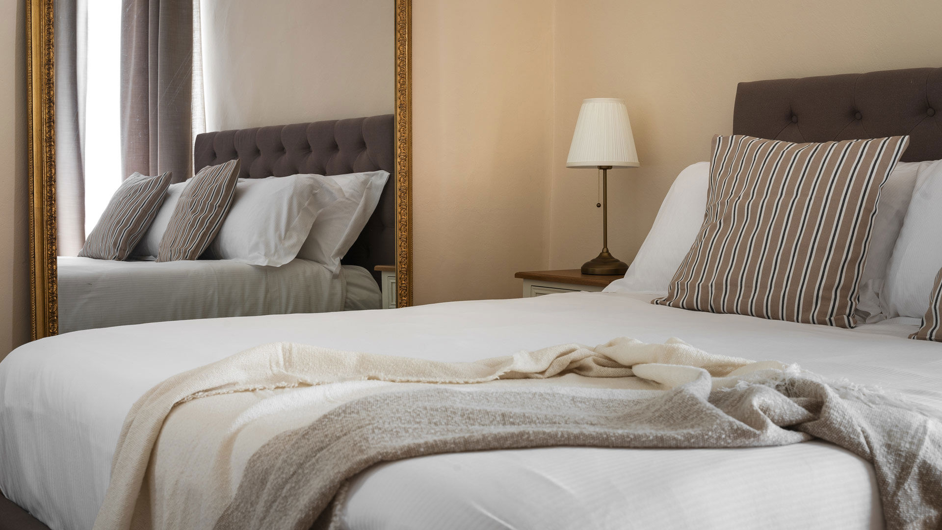 Camera Queen Deluxe – Villa Erbaia 4