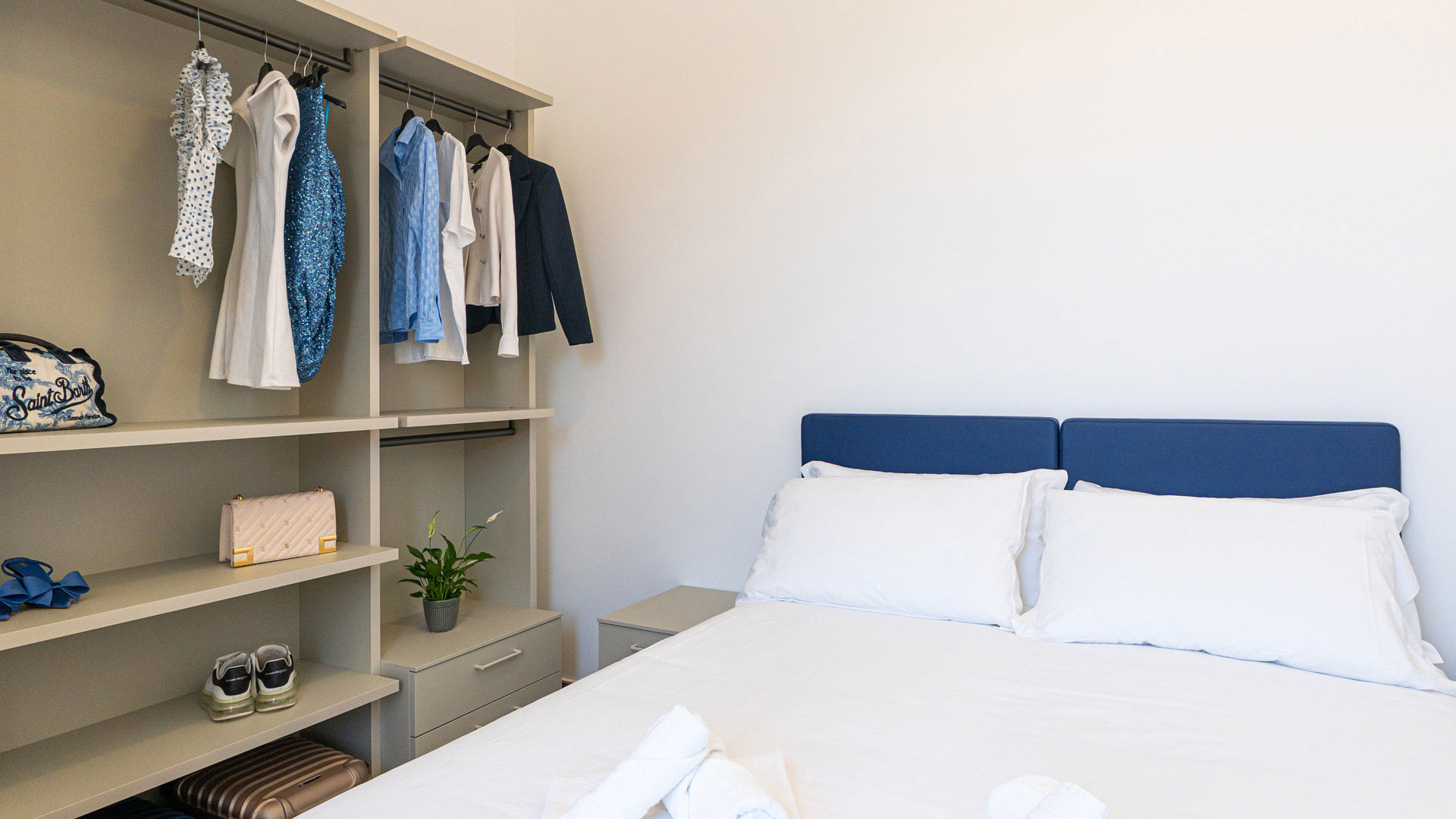 Deluxe Three-Room Apartment 1