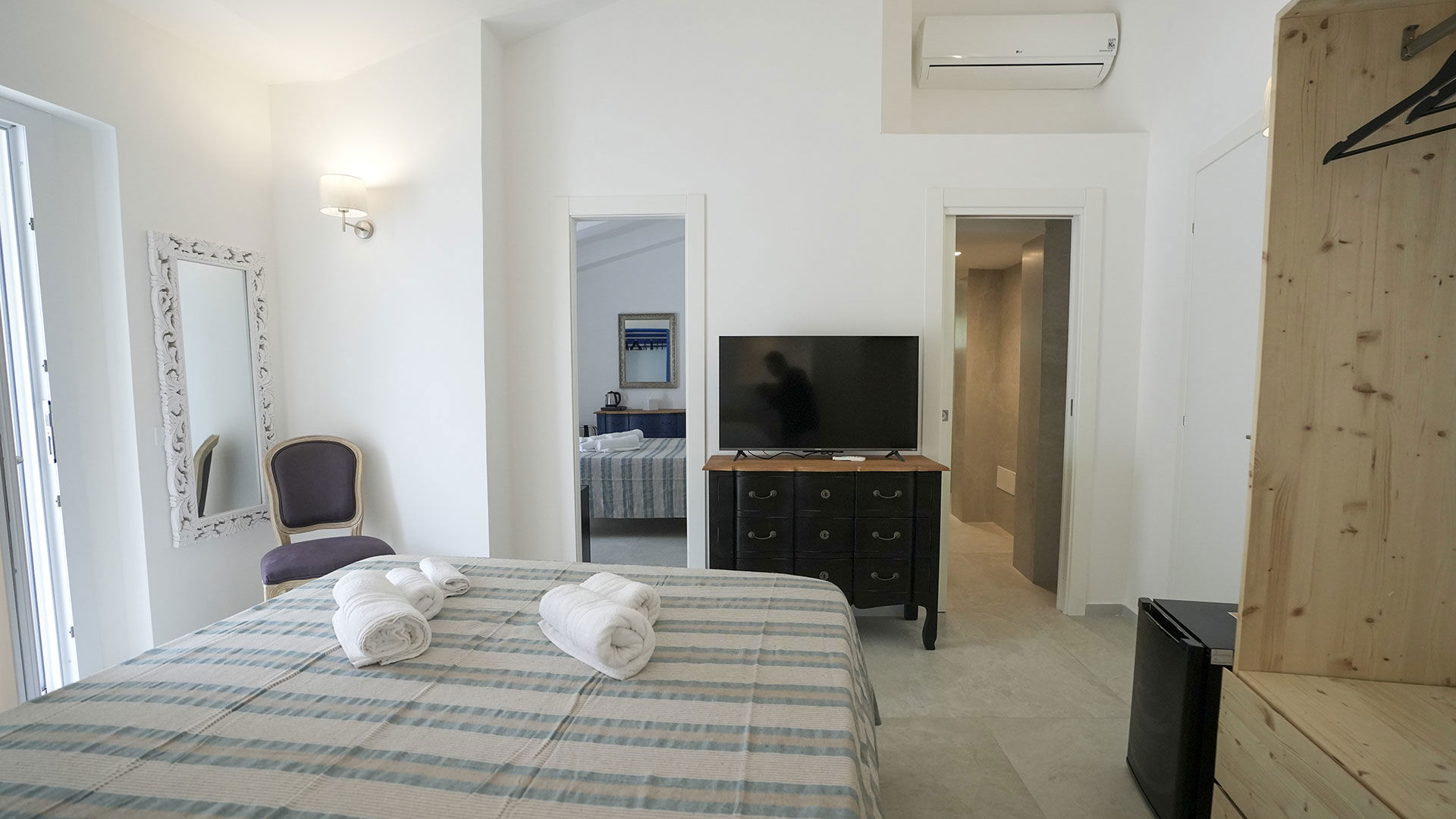 Camera Deluxe Comunicante I 2