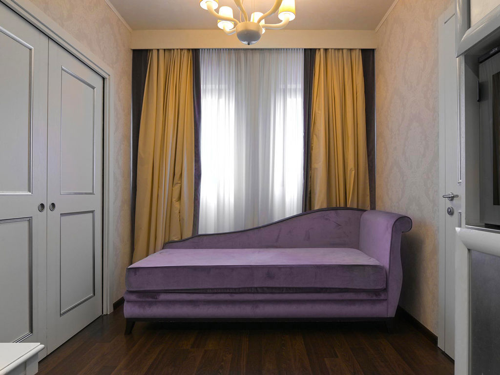 Junior Suite Canal View 20