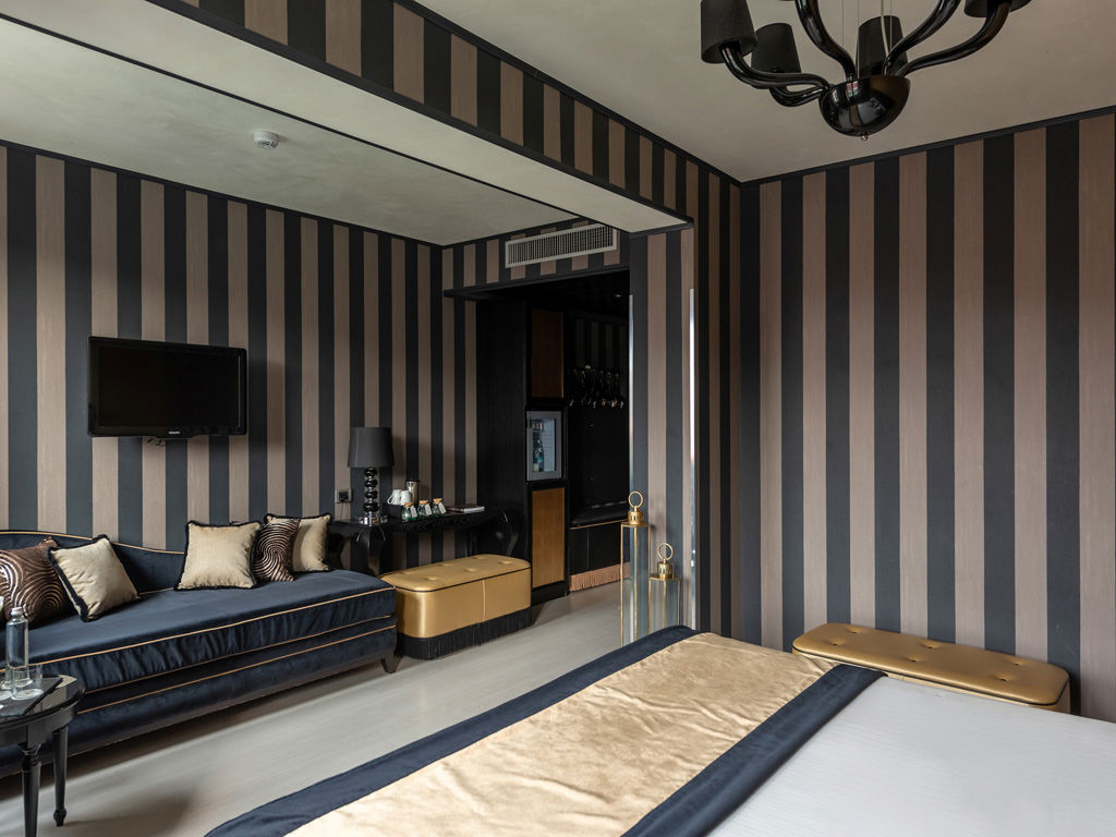 Junior Suite Canal View 19