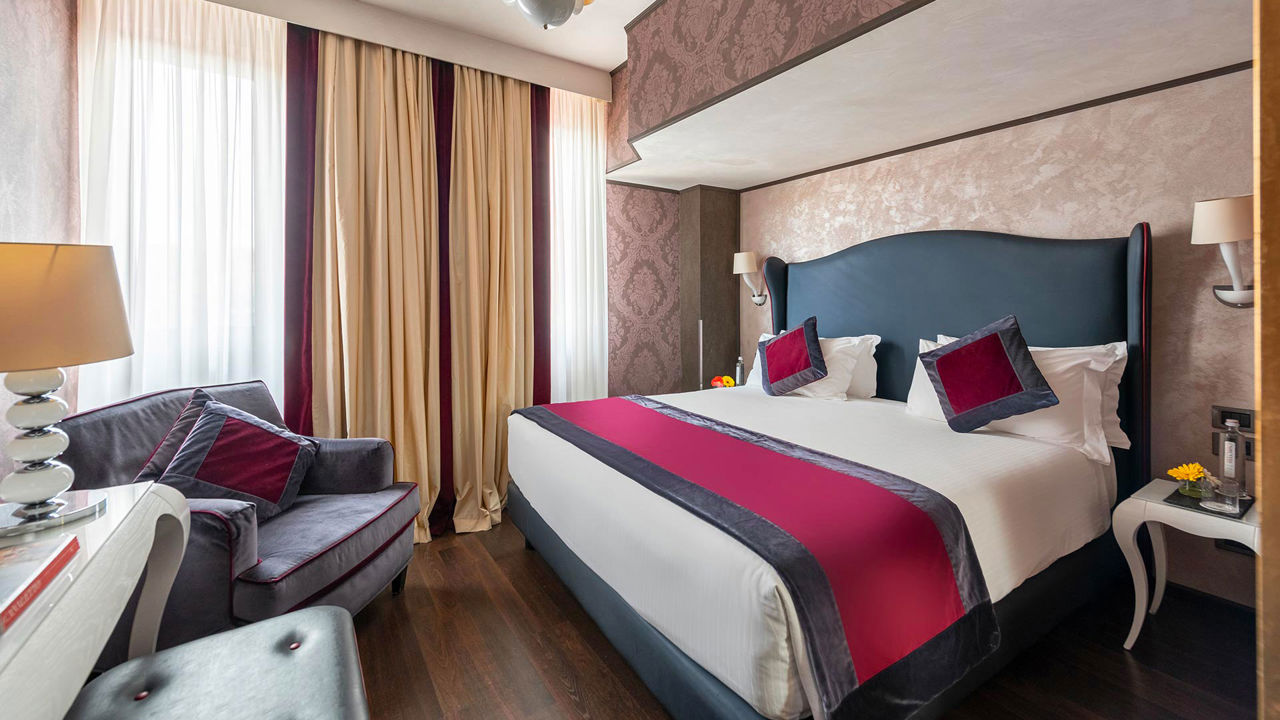Double Economy: Carnival Palace Rooms in Venice