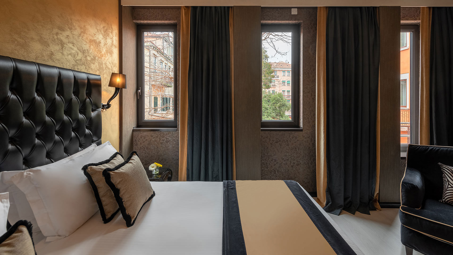 Venice Collection 18