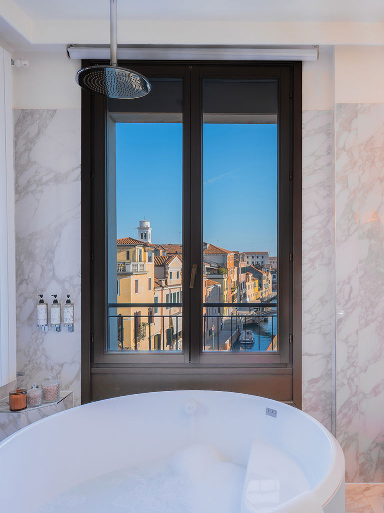 Corner Junior Suite with Jacuzzi 20