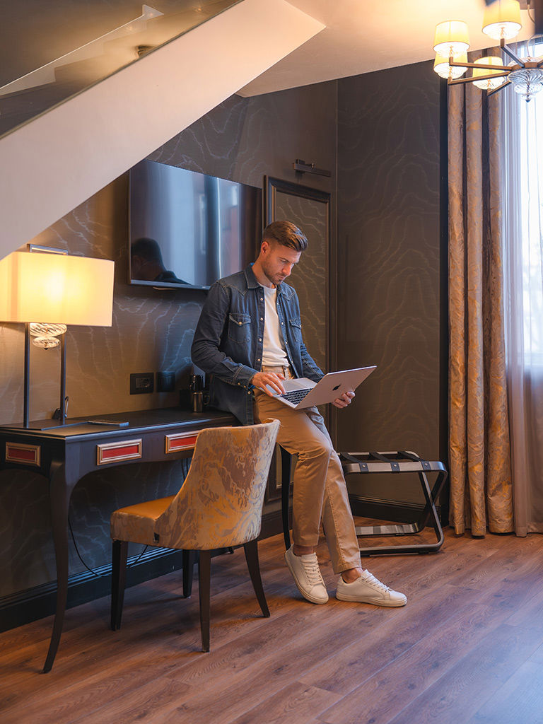 Honeymoon Duplex Suite with Jacuzzi 19