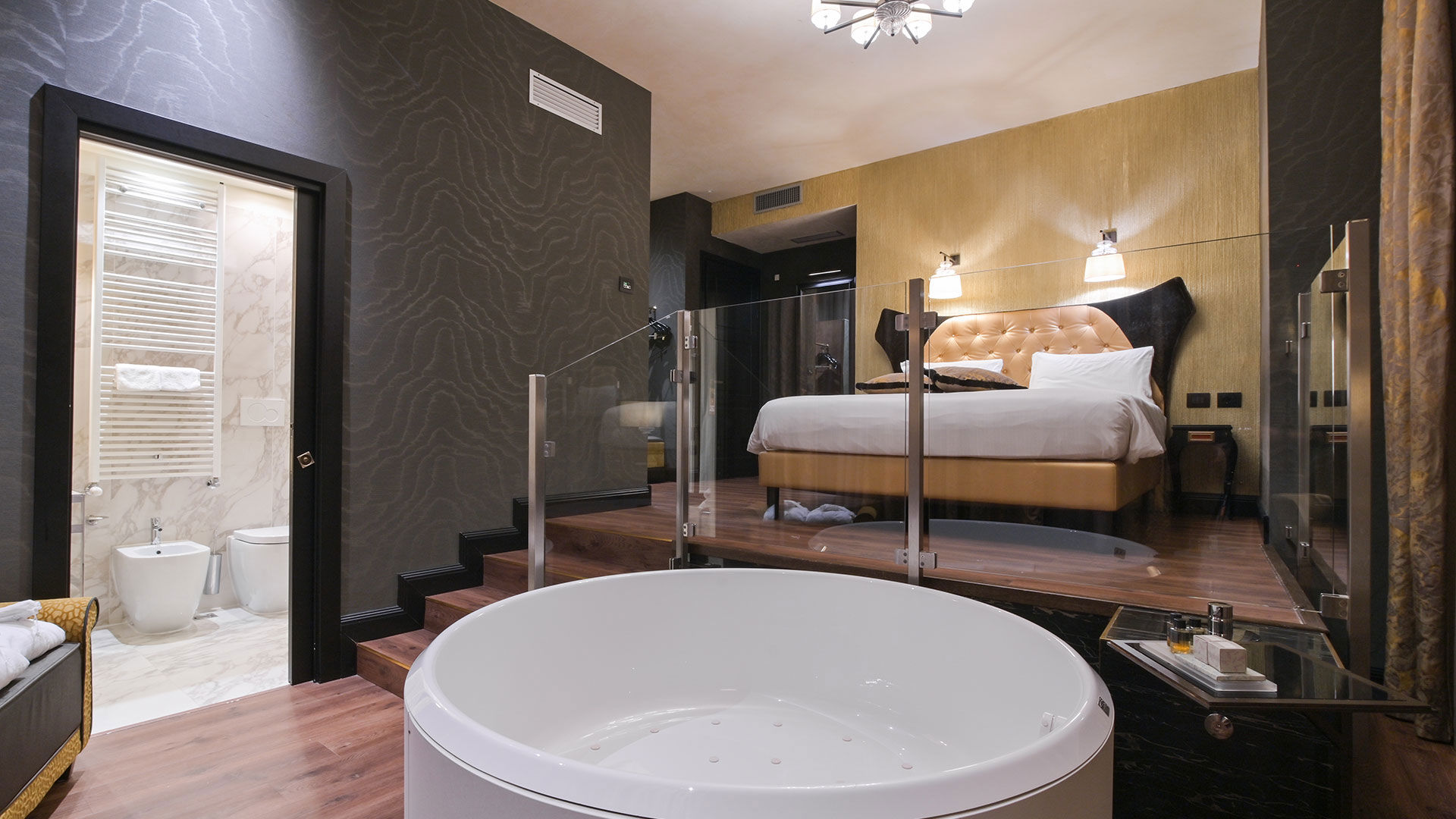 Corner Junior Suite with Jacuzzi 12