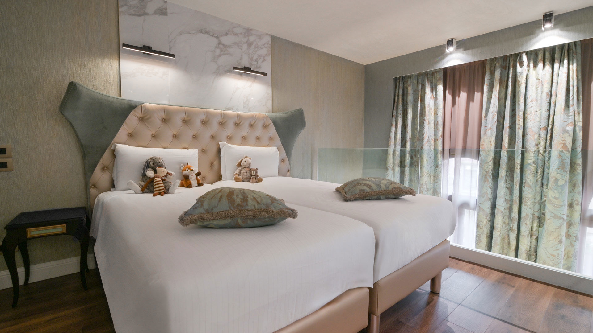 Interconnecting family 10