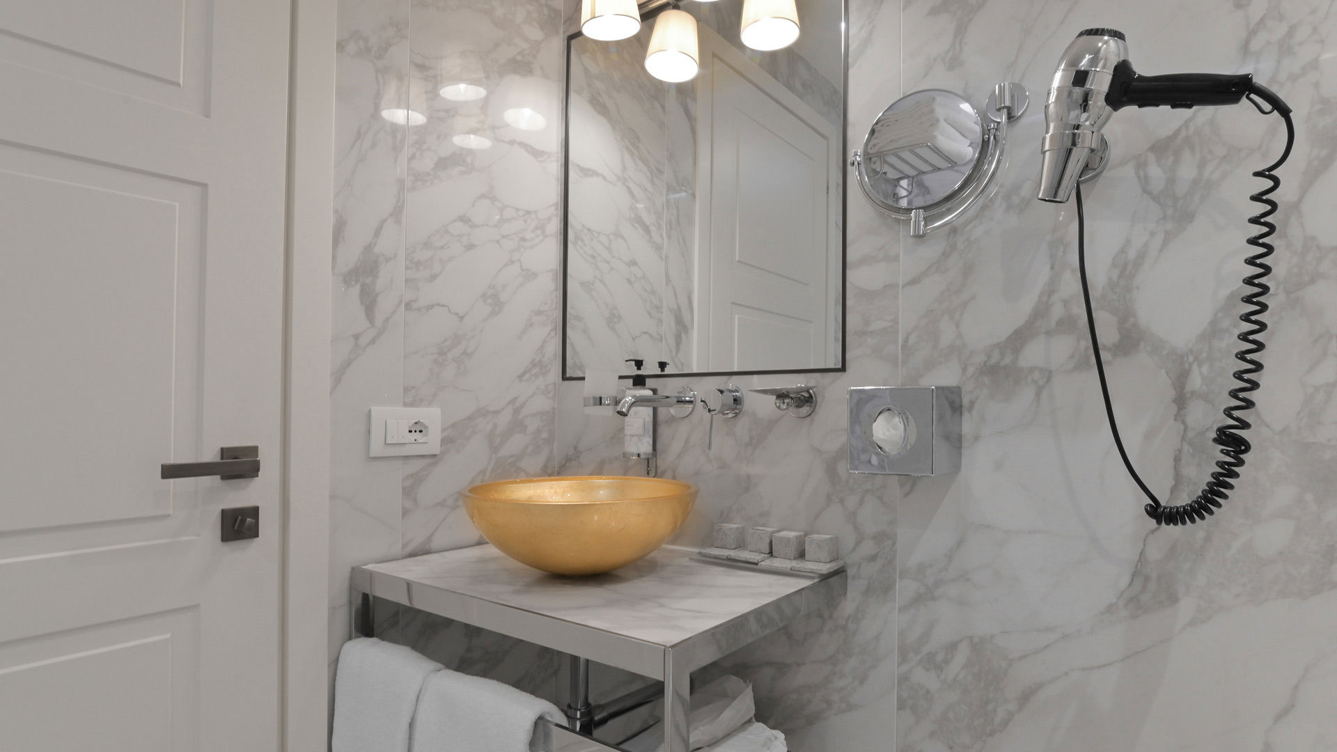 Interconnecting family 20