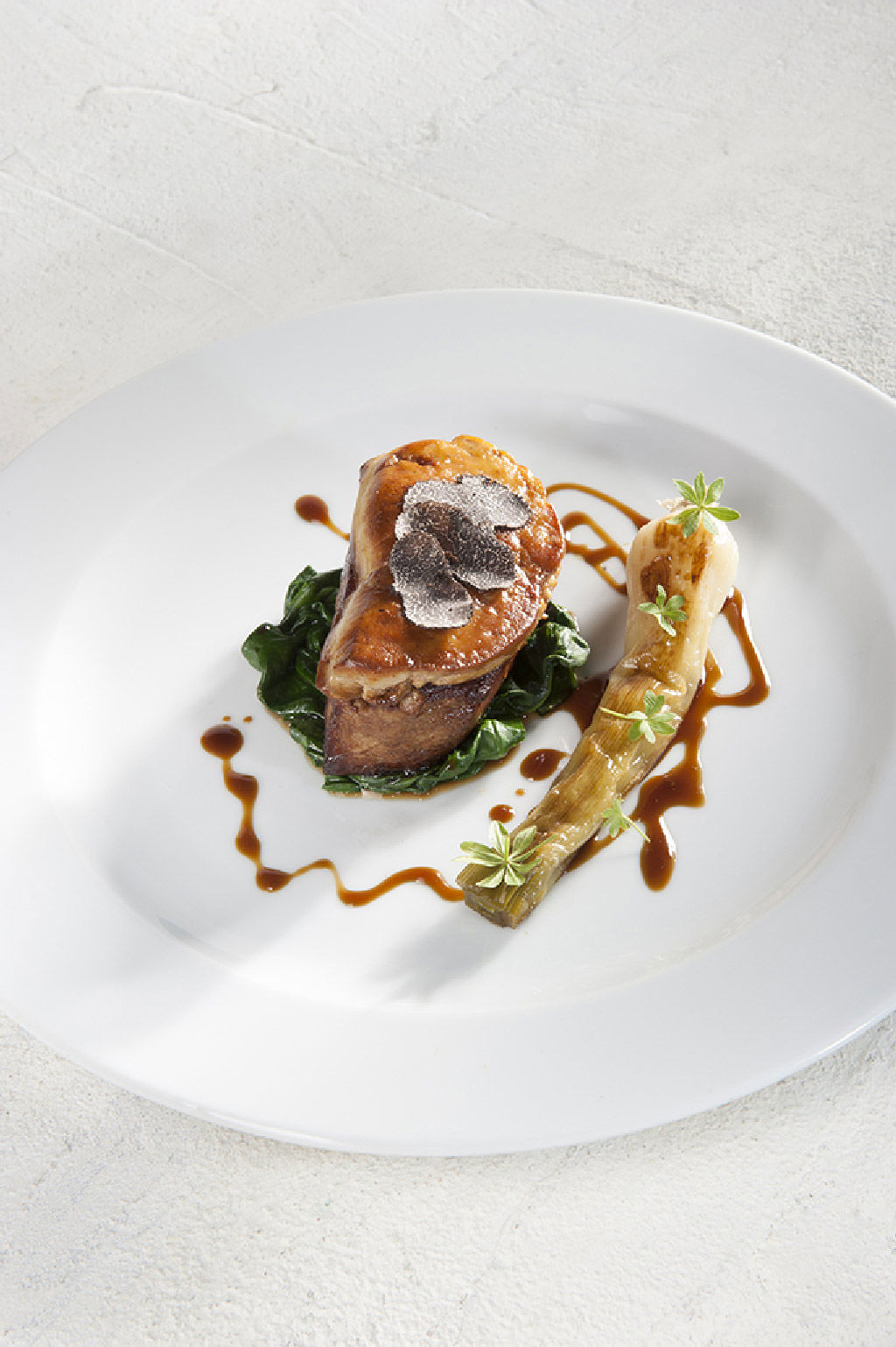 Restaurants & Bar Lounge  77