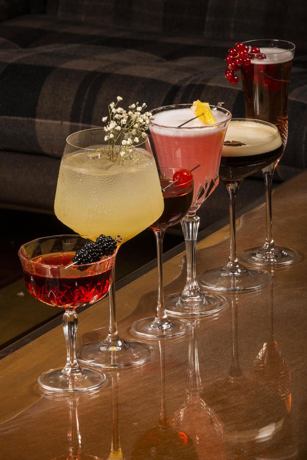 Restaurants & Bar Lounge  77