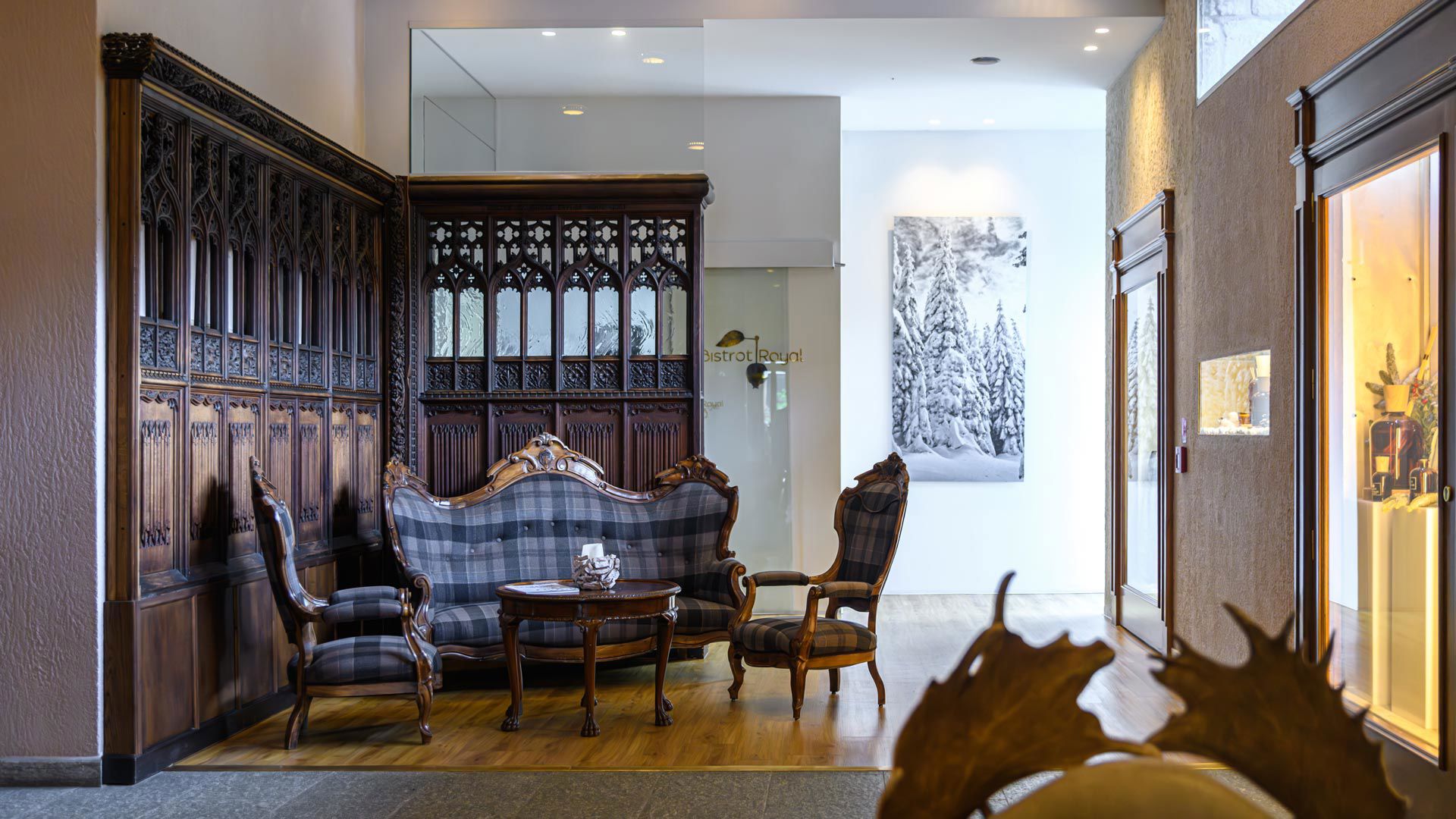 Hotel 77