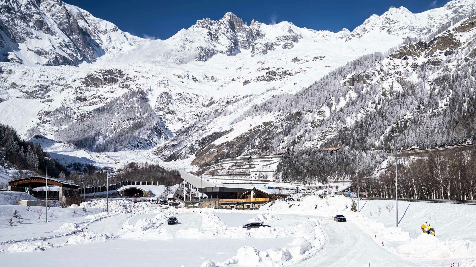 Mont Blanc Ski in Courmayeur with Grand Hotel Royal & Golf 65