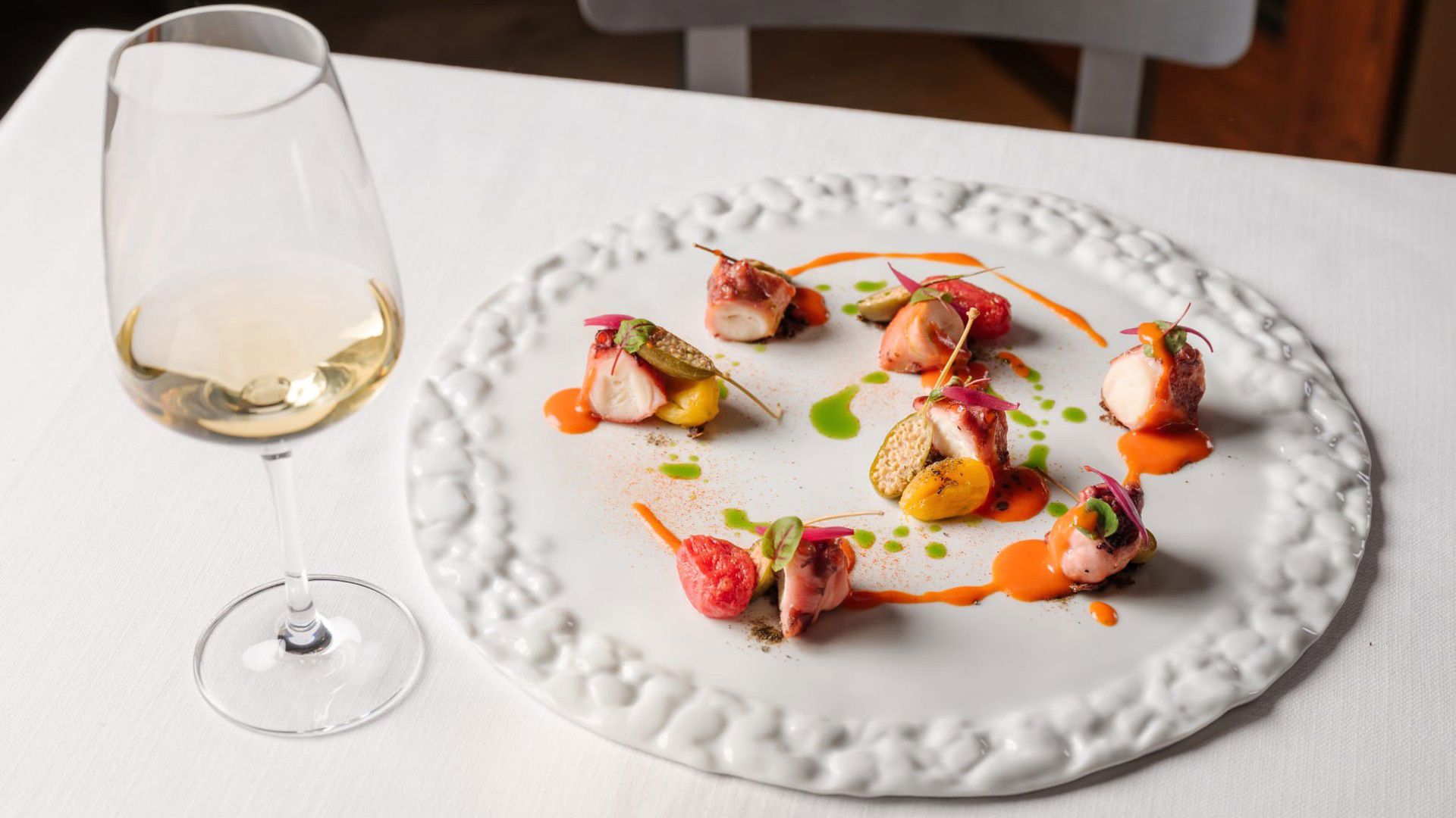 Restaurants & Bar Lounge  72