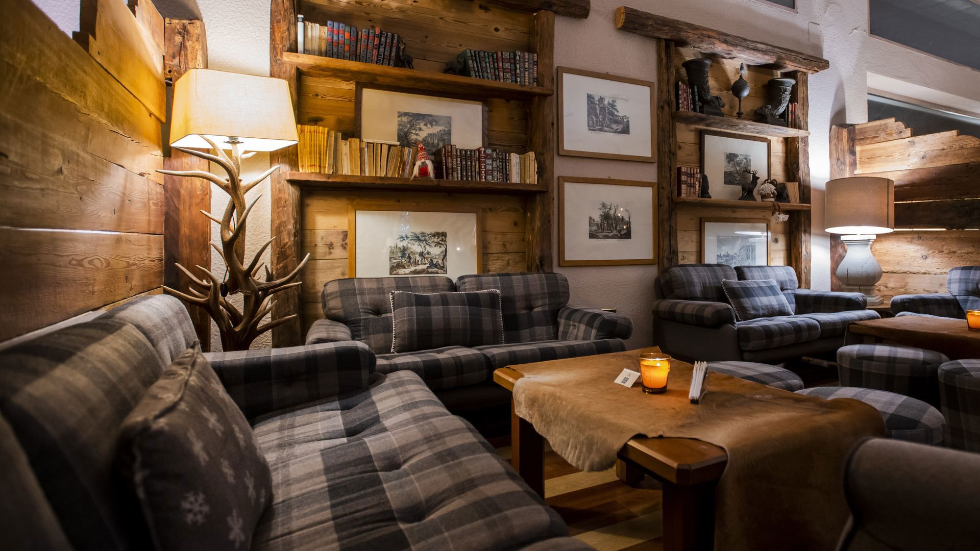 Royal Lounge Bar 75