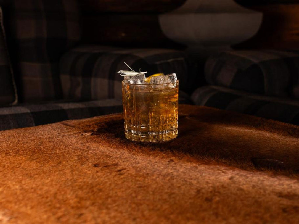 Royal Lounge Bar 13